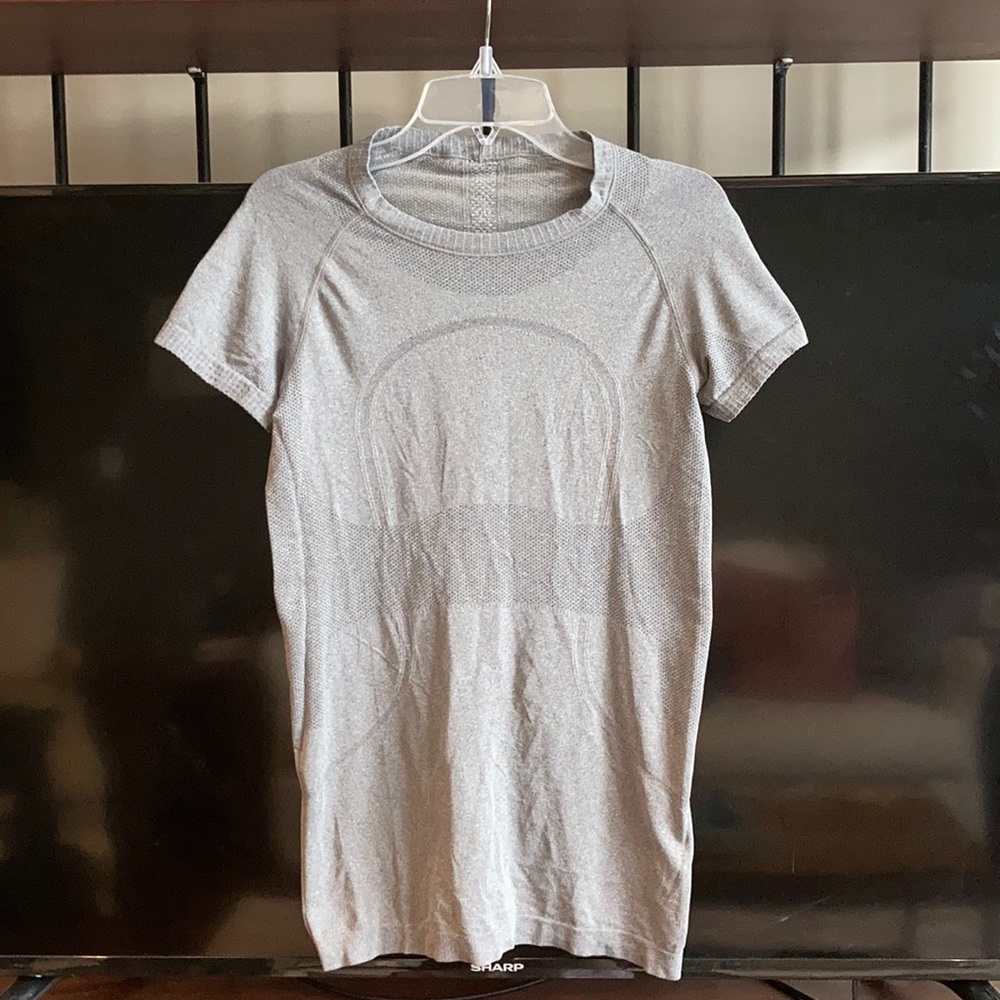 Lululemon gray shortsleeved top
